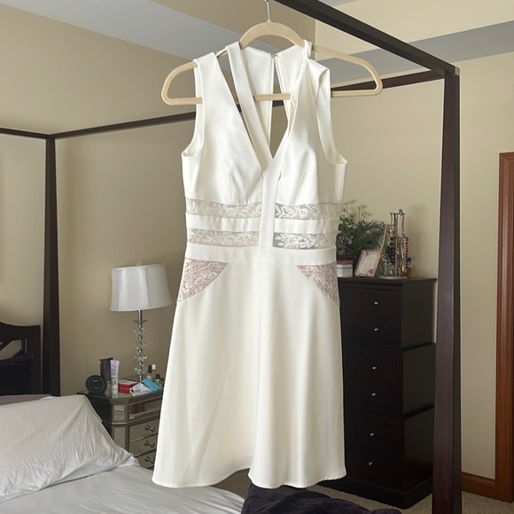 BCBG Maxazria size 02 cream cocktail dress with lace inserts - Picture 1 of 3